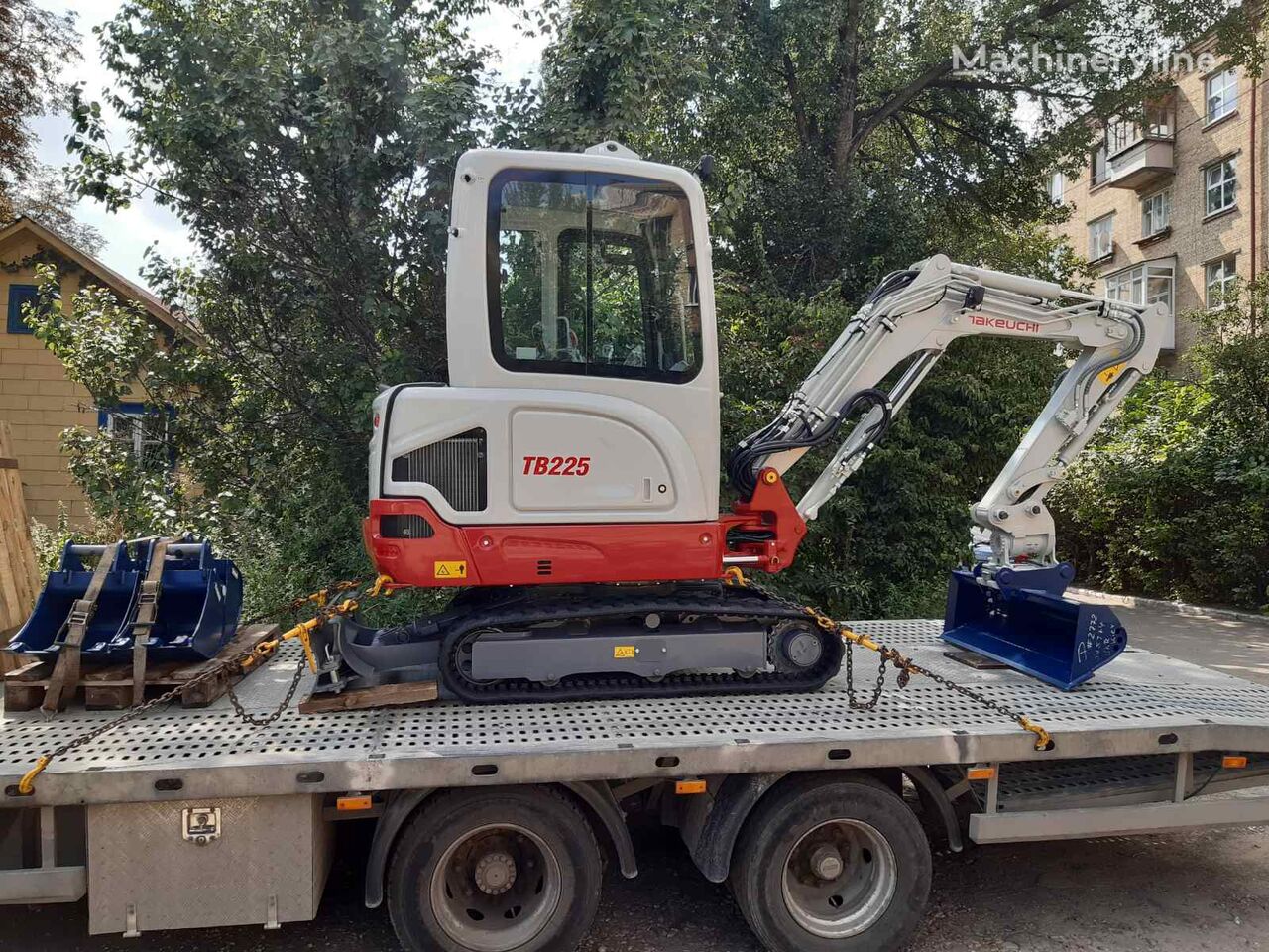 нов мини багер Takeuchi TB 225